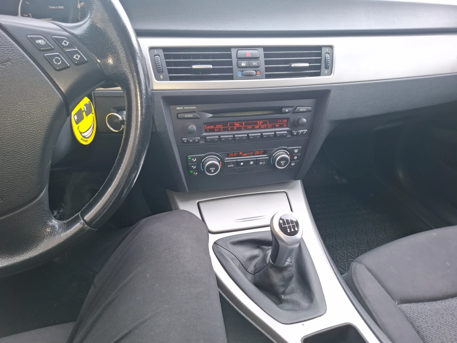 BMW 320 320д, снимка 15 - Автомобили и джипове - 54294320