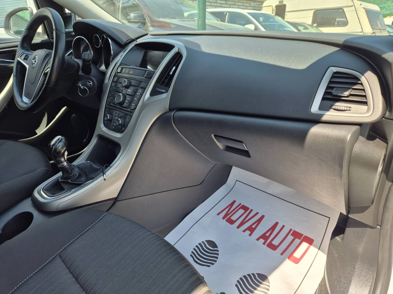 Opel Astra 1.4T-140кс-186000км, снимка 10 - Автомобили и джипове - 54432949