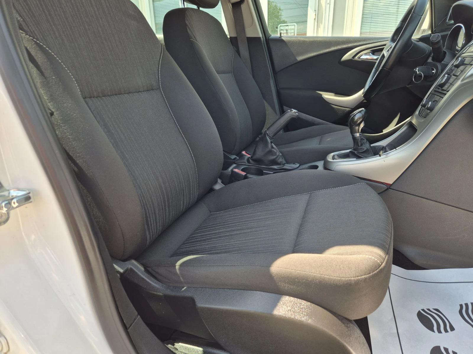 Opel Astra 1.4T-140кс-186000км, снимка 11 - Автомобили и джипове - 54432949