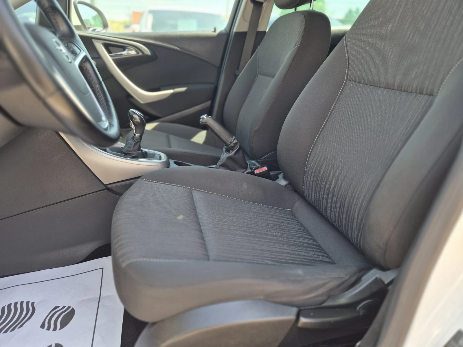 Opel Astra 1.4T-140кс-186000км, снимка 7 - Автомобили и джипове - 54432949