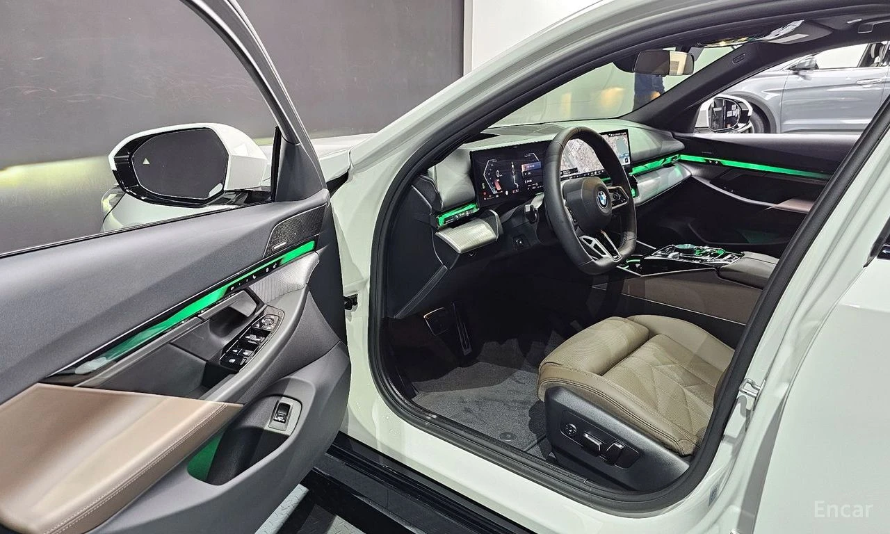 BMW 520 i M* SPORT* HARMAN KARDON* ОБДУХВАНЕ* ПОДГРЕВ, снимка 7 - Автомобили и джипове - 54752082