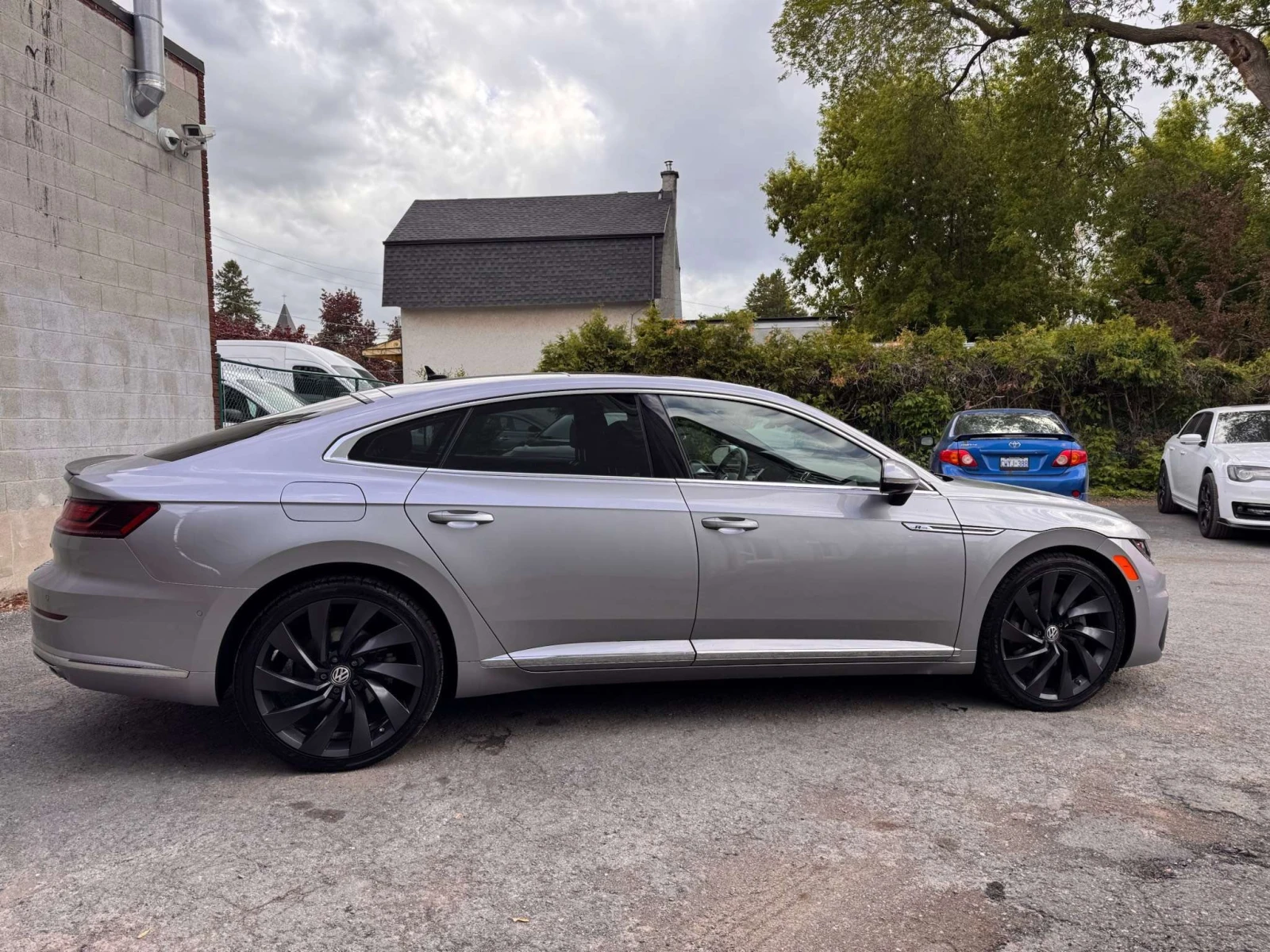 VW Arteon  R-Line 4MOTION DYNAUDIO/ОБДУХВАНЕ/ЦЕНА ДО БГ , снимка 9 - Автомобили и джипове - 54873308