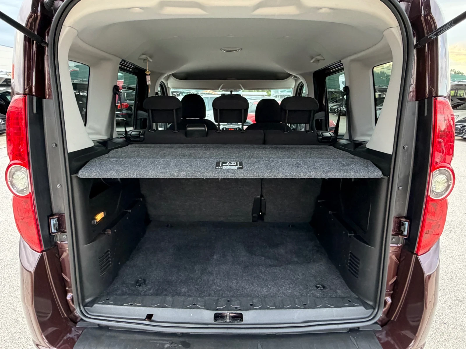 Fiat Doblo 1.6MJET ИТАЛИЯ, снимка 10 - Автомобили и джипове - 55149467
