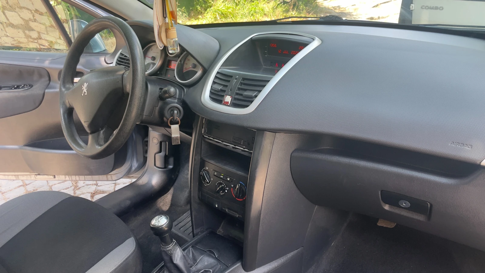 Peugeot 207, снимка 14 - Автомобили и джипове - 55251981