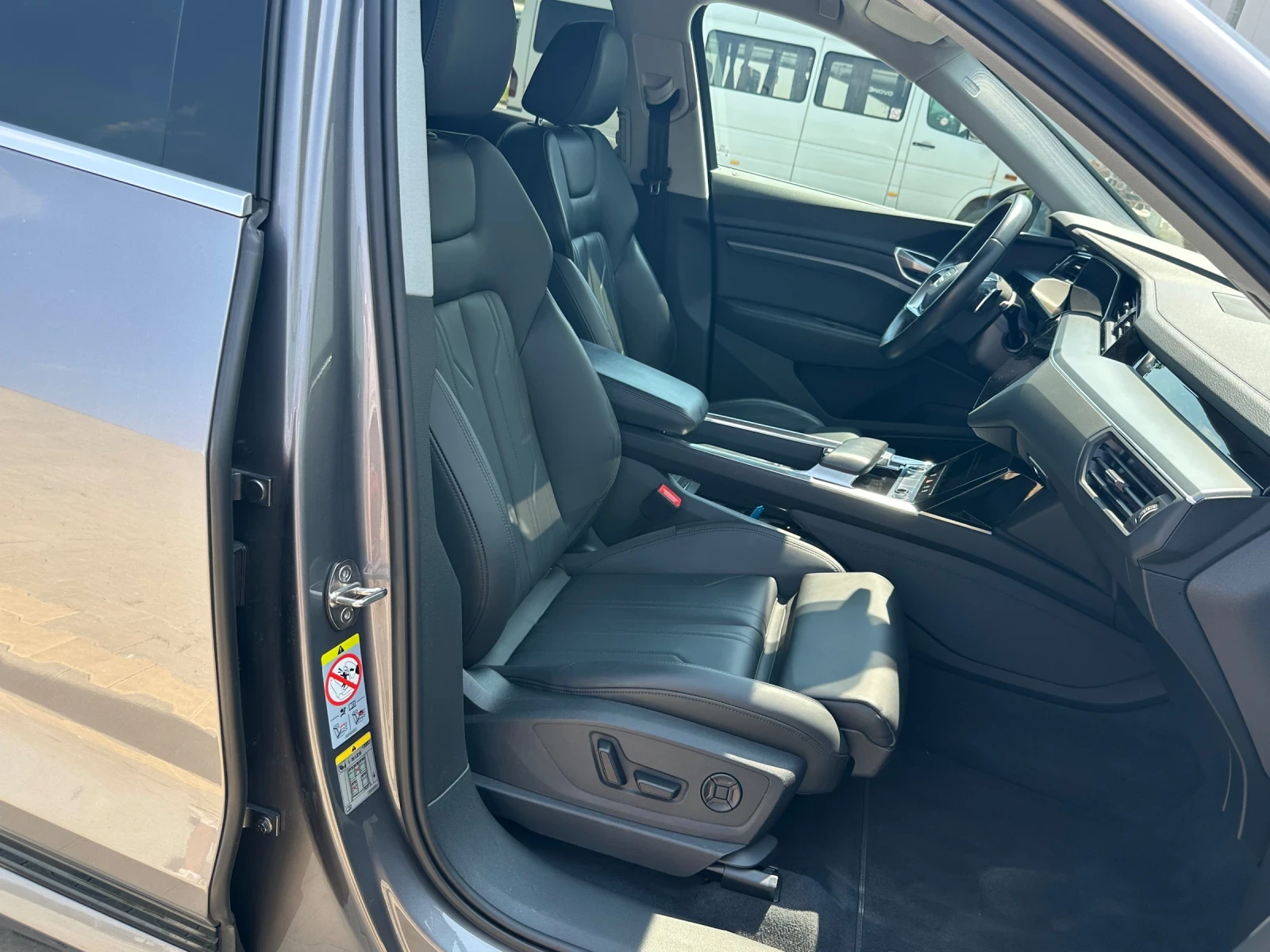 Audi E-Tron 55 QUATTRO SPORTBACK, снимка 8 - Автомобили и джипове - 55277180