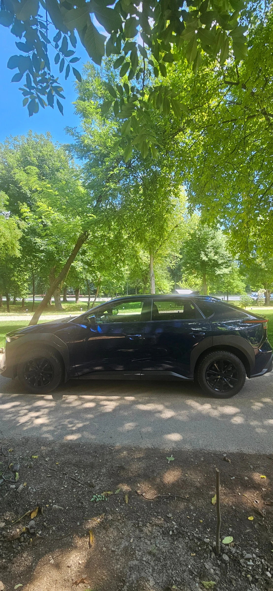 Toyota bZ4X, снимка 13 - Автомобили и джипове - 56437542
