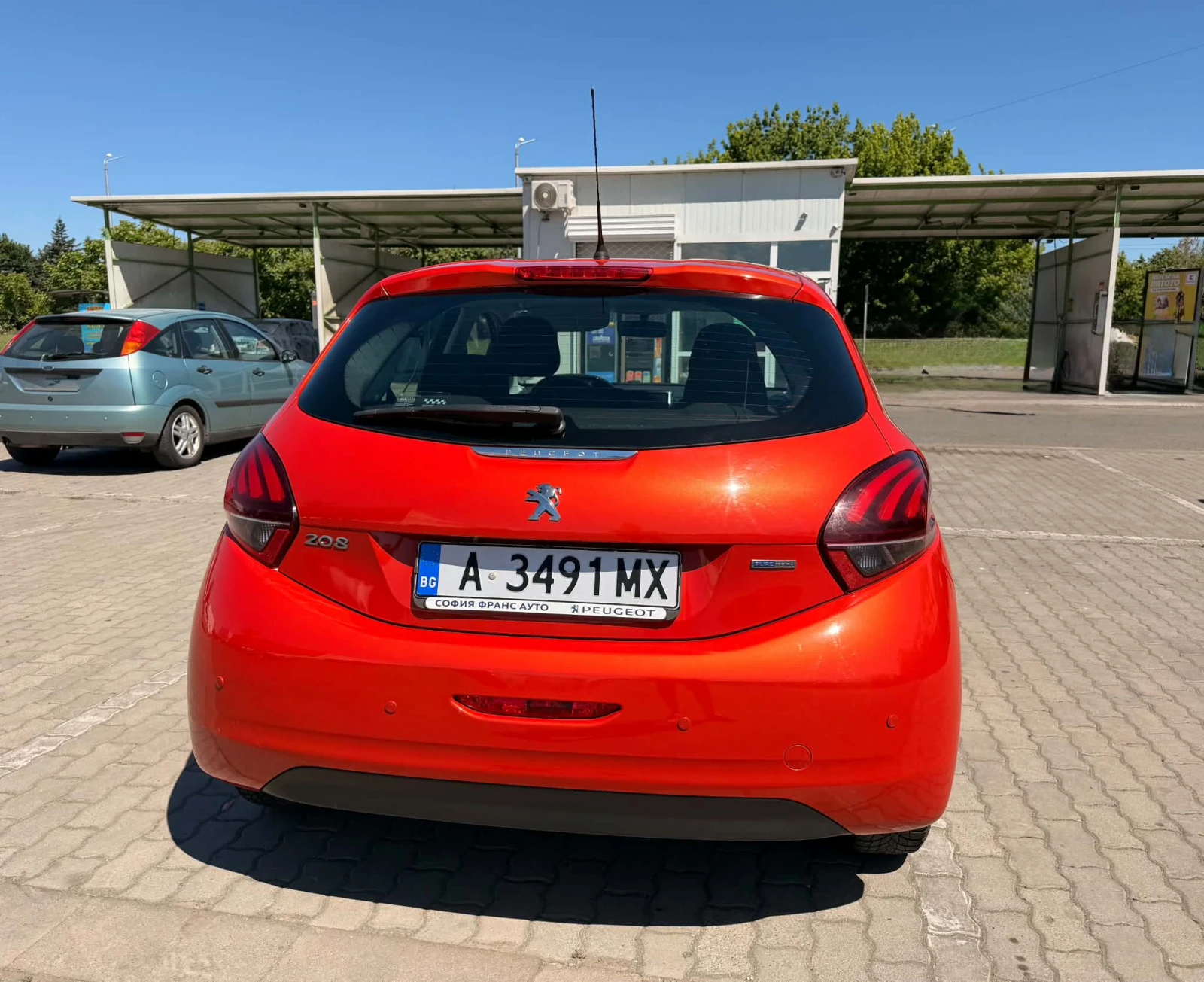 Peugeot 208 2016* ПЪРВИ СОБСТВЕНИК * ГАЗ * КАСКО * ОБСЛУЖЕНА, снимка 6 - Автомобили и джипове - 55444099