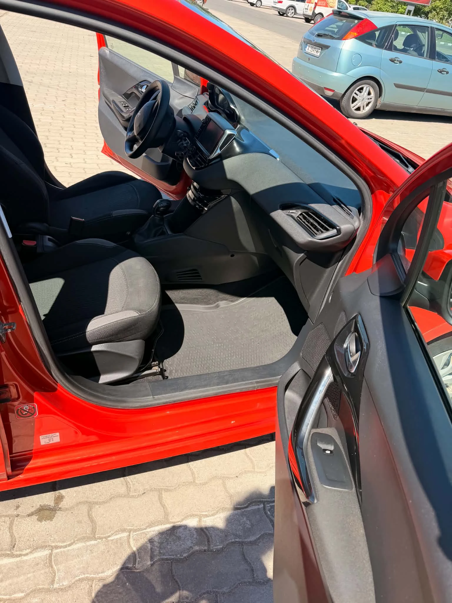 Peugeot 208 2016* ПЪРВИ СОБСТВЕНИК * ГАЗ * КАСКО * ОБСЛУЖЕНА, снимка 12 - Автомобили и джипове - 55444099
