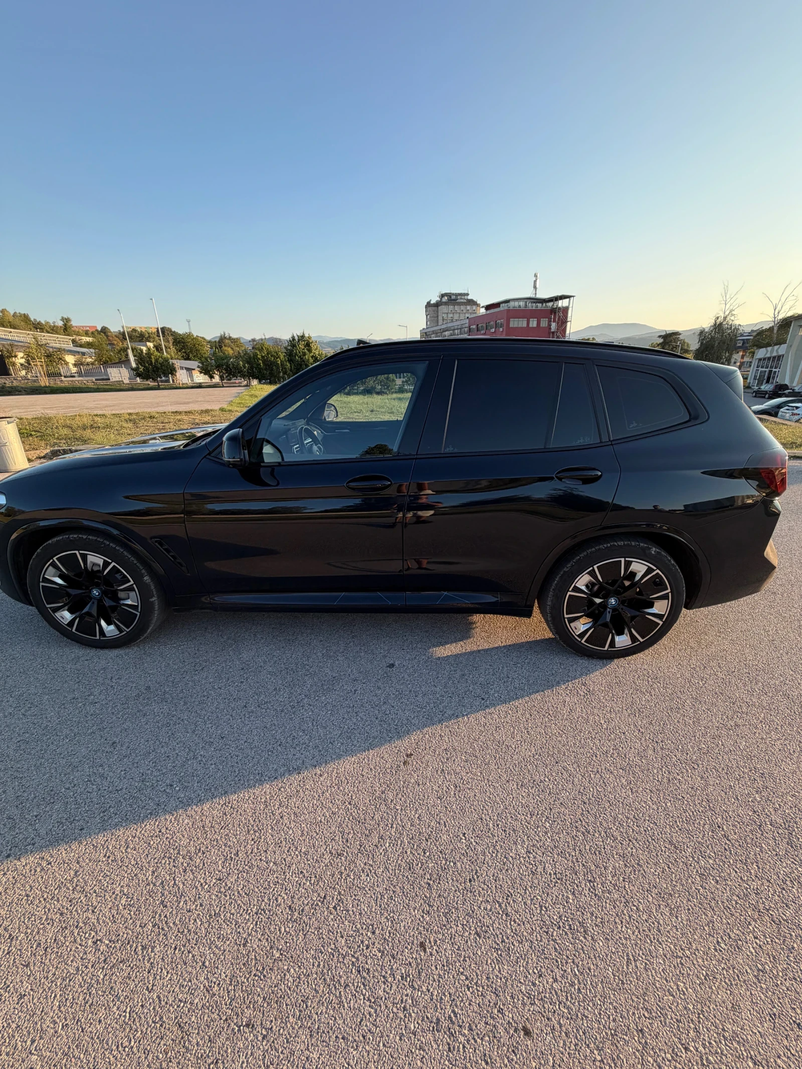BMW iX3 IX3M, снимка 3 - Автомобили и джипове - 55502185