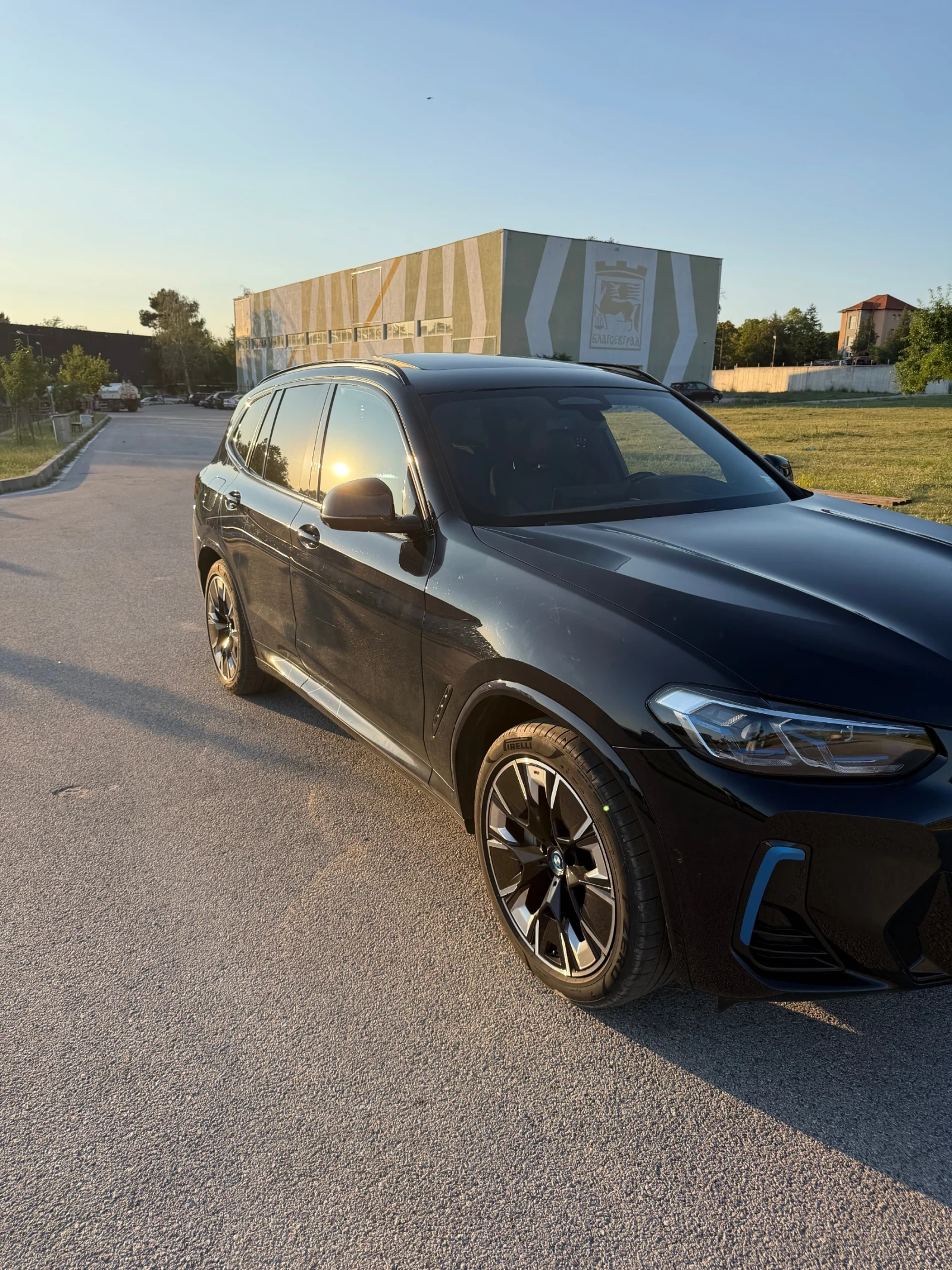 BMW iX3 IX3M, снимка 2 - Автомобили и джипове - 55502185