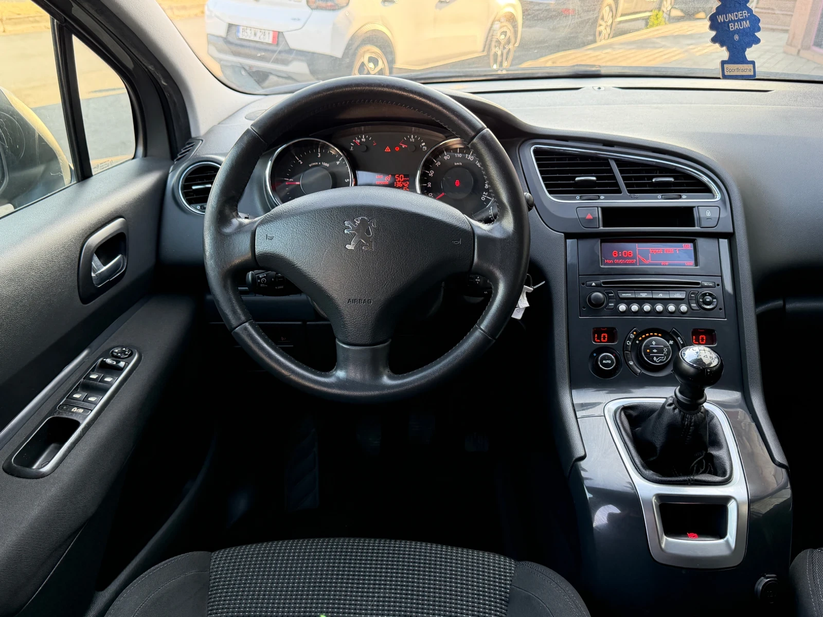 Peugeot 5008 1.6HDI / КЛИМА, снимка 7 - Автомобили и джипове - 56279492