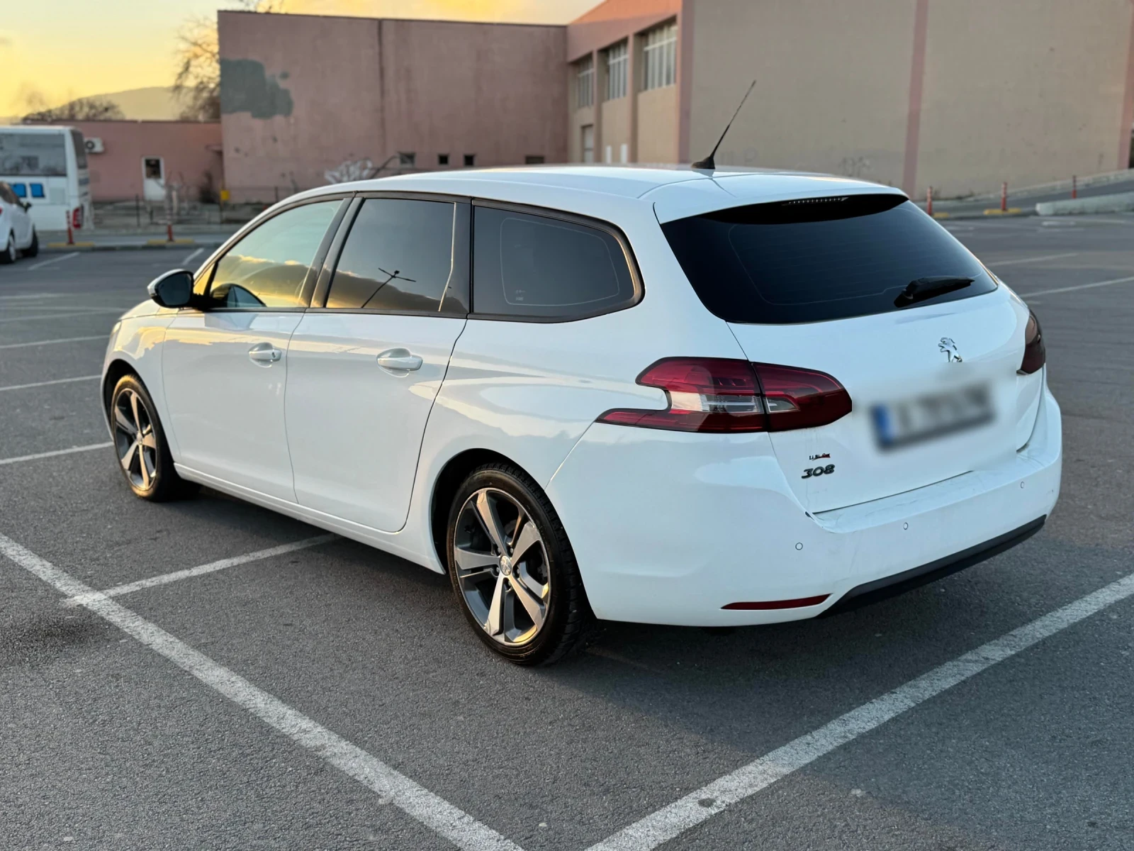 Peugeot 308 1.6HDi, снимка 4 - Автомобили и джипове - 56460197