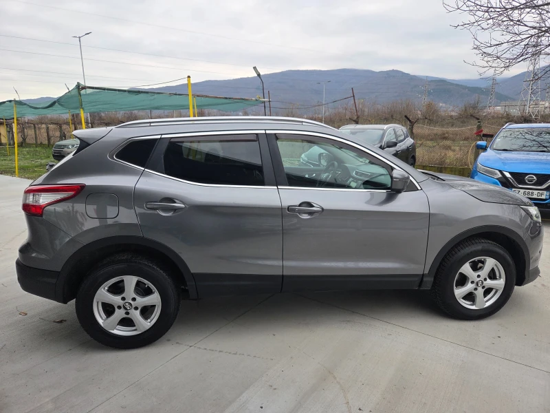Nissan Qashqai 1.6 DCI * * 360-Kamera* * PARK ASSIST* NAVI* DISTR, снимка 15 - Автомобили и джипове - 52399111