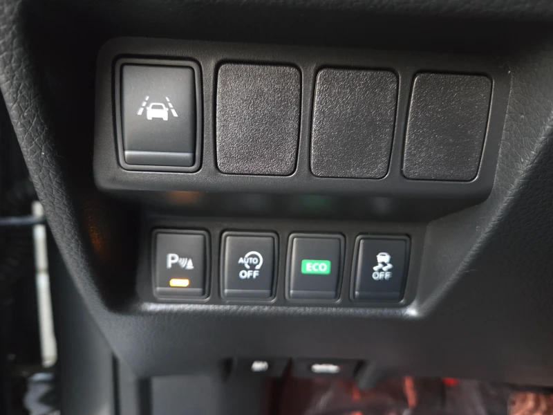 Nissan Qashqai 1.6 DCI * * 360-Kamera* * PARK ASSIST* NAVI* DISTR, снимка 7 - Автомобили и джипове - 52399111