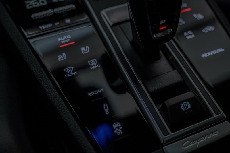 Porsche Cayenne PDLS/HuD/Обдухване/Панорама/Soft Close/Камера 360, снимка 9 - Автомобили и джипове - 52550434