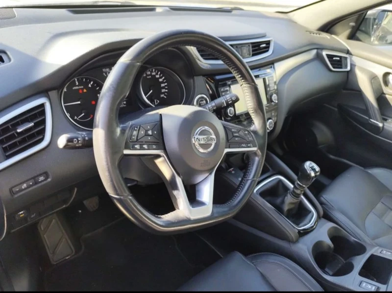 Nissan Qashqai 1.6 DCI Tekna+ + + , снимка 11 - Автомобили и джипове - 53329931