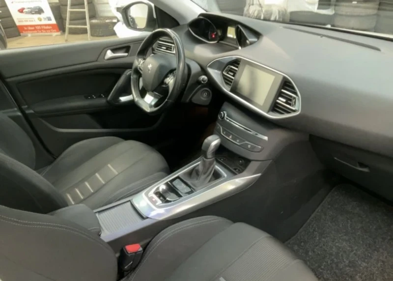 Nissan Qashqai 1.6 DCI Tekna+ + + , снимка 8 - Автомобили и джипове - 53329931