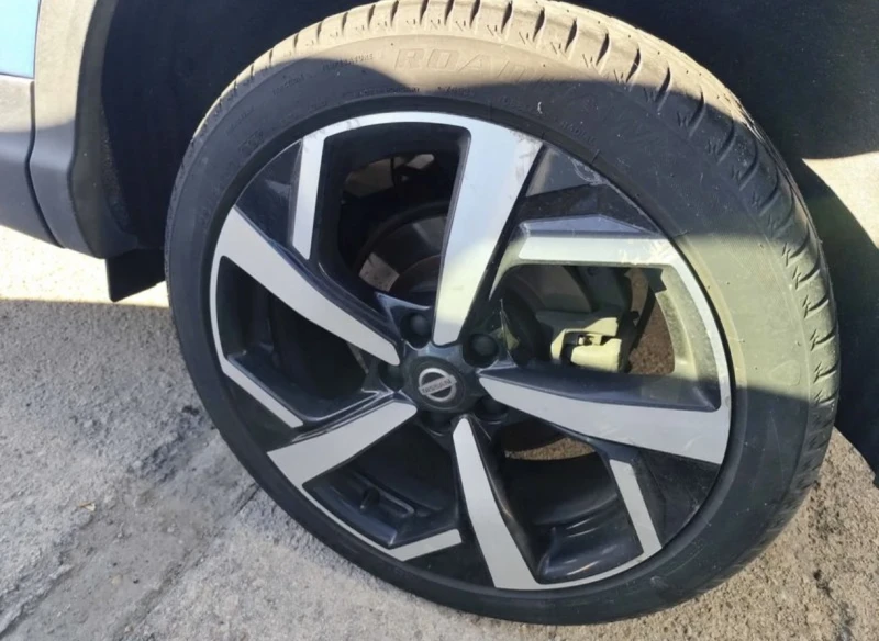 Nissan Qashqai 1.6 DCI Tekna+ + + , снимка 17 - Автомобили и джипове - 53329931