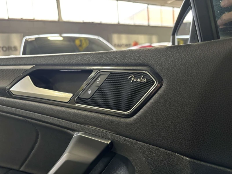 VW Tiguan Highline| 4MOTION| NAV| FENDERAUDIO| LEATHER| PANO, снимка 12 - Автомобили и джипове - 53341407