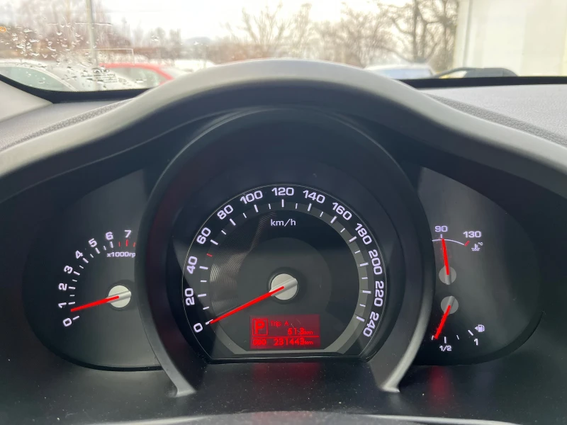 Kia Sportage 2.0i LPG, снимка 9 - Автомобили и джипове - 53496854