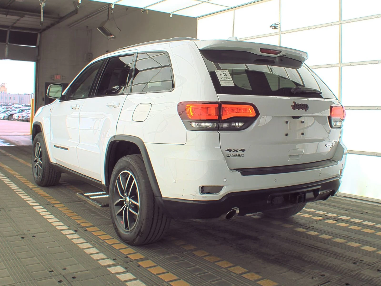 Jeep Grand cherokee TRAILHALK* 5.7* V8* 8ZF* ДИСТРОНИК* ОБДУХВАНЕ* КАМ - изображение 4
