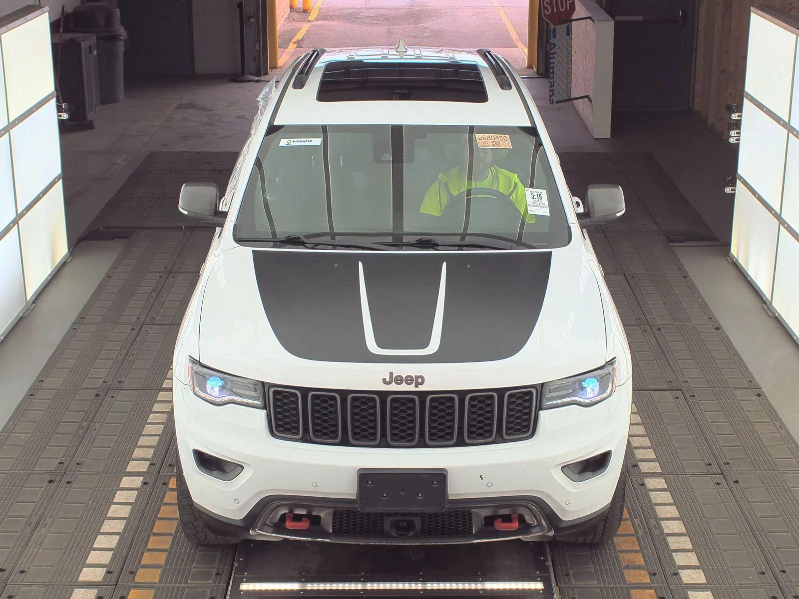 Jeep Grand cherokee TRAILHALK* 5.7* V8* 8ZF* ДИСТРОНИК* ОБДУХВАНЕ* КАМ - изображение 7