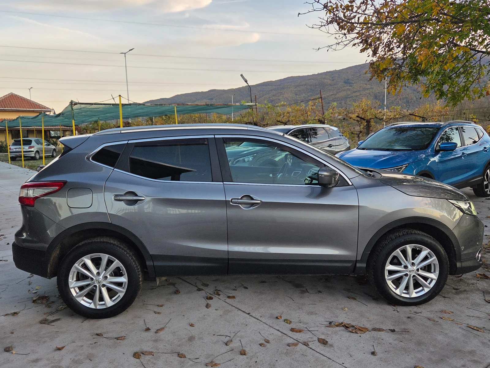 Nissan Qashqai 1.6 DCI * * 360-Kamera* * PARK ASSIST* NAVI* DISTR - изображение 4