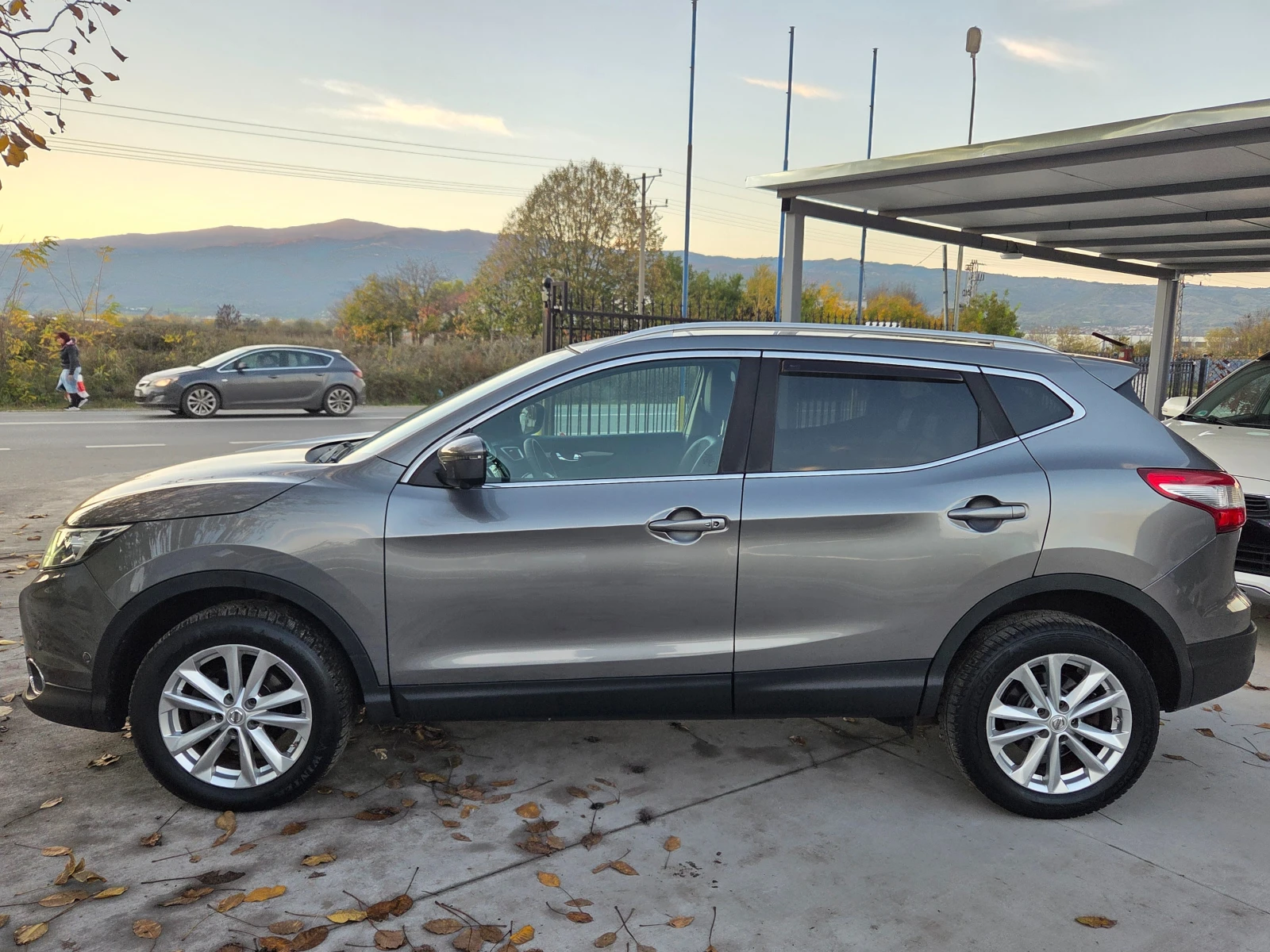 Nissan Qashqai 1.6 DCI * * 360-Kamera* * PARK ASSIST* NAVI* DISTR - изображение 8