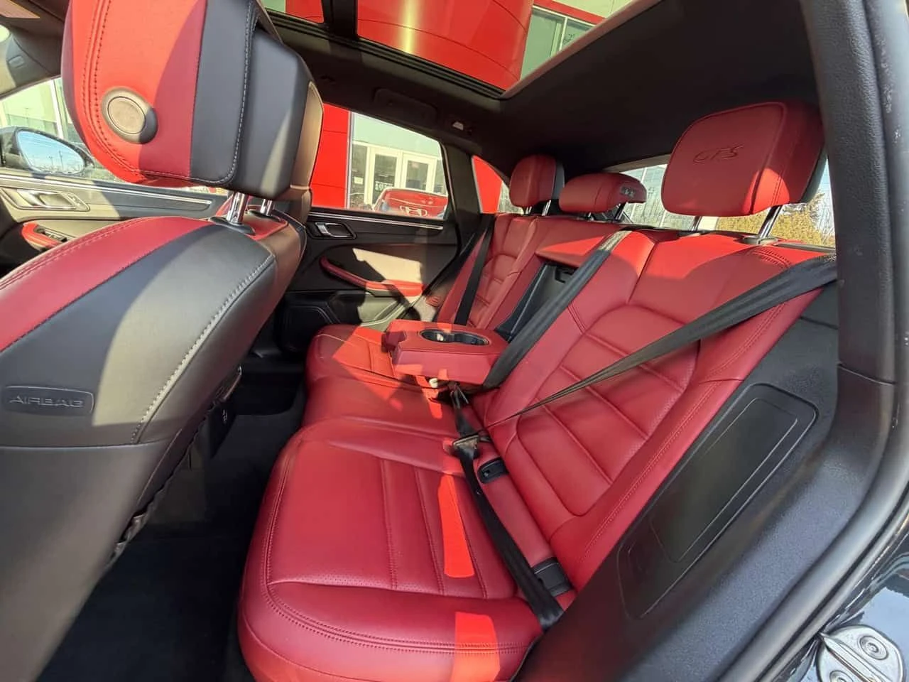 Porsche Macan  GTS * PANORAMA* CARFAX* KEYLESS GO* CARFAX , снимка 12 - Автомобили и джипове - 53796795