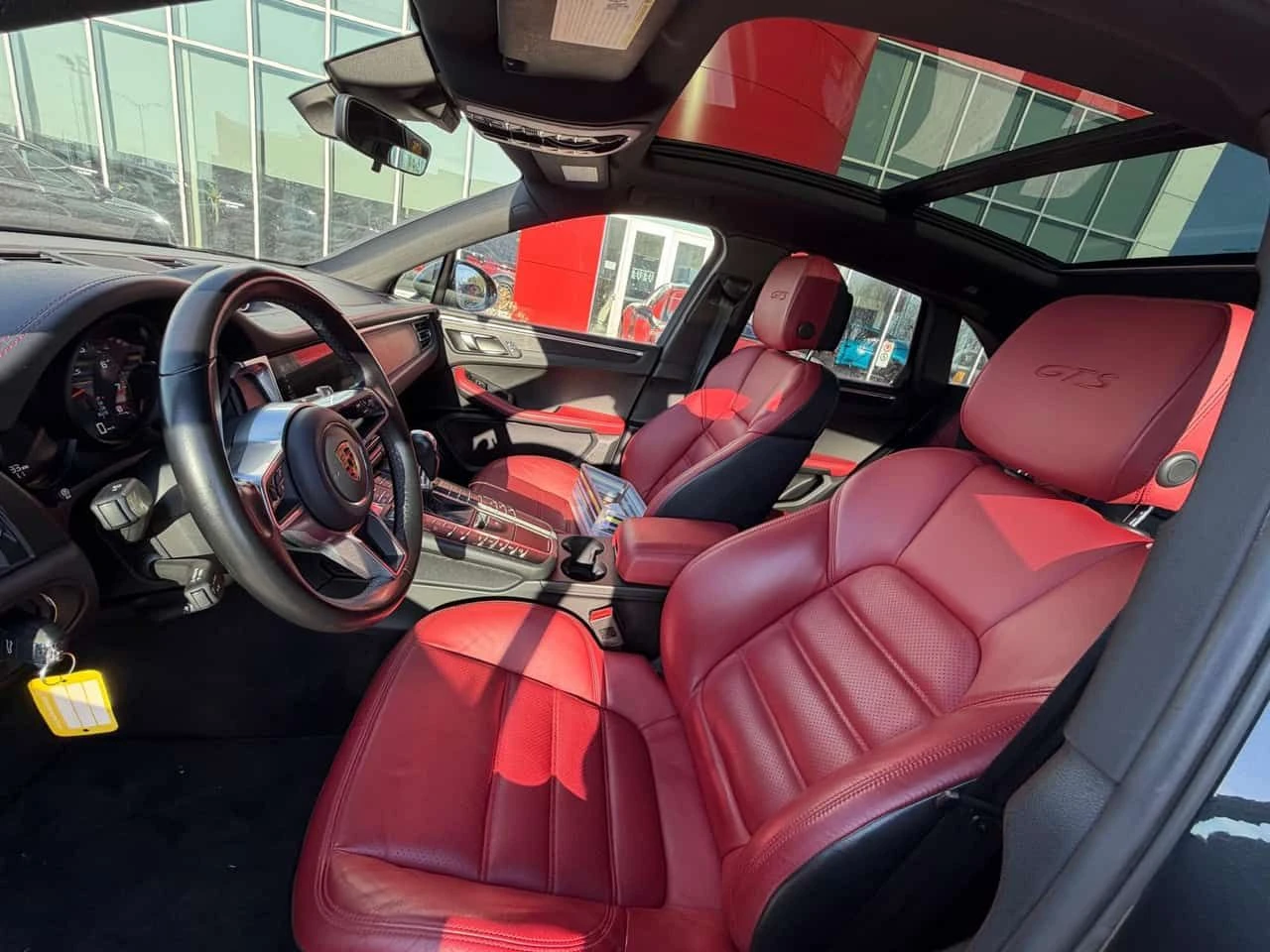 Porsche Macan  GTS * PANORAMA* CARFAX* KEYLESS GO* CARFAX , снимка 11 - Автомобили и джипове - 53796795