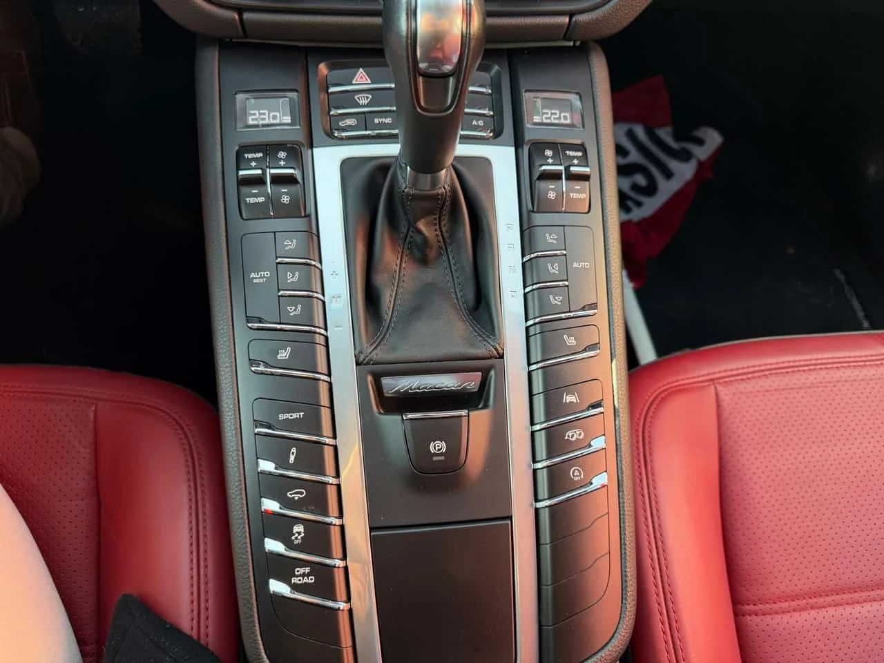 Porsche Macan  GTS * PANORAMA* CARFAX* KEYLESS GO* CARFAX , снимка 13 - Автомобили и джипове - 53796795