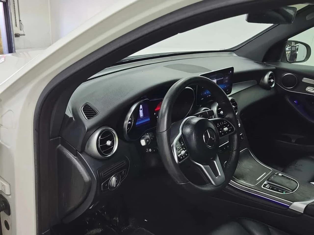 Mercedes-Benz GLC 300 4MATIC | PANO | 360 | ПОДГРЕВ | KEYLESS, снимка 10 - Автомобили и джипове - 53819160