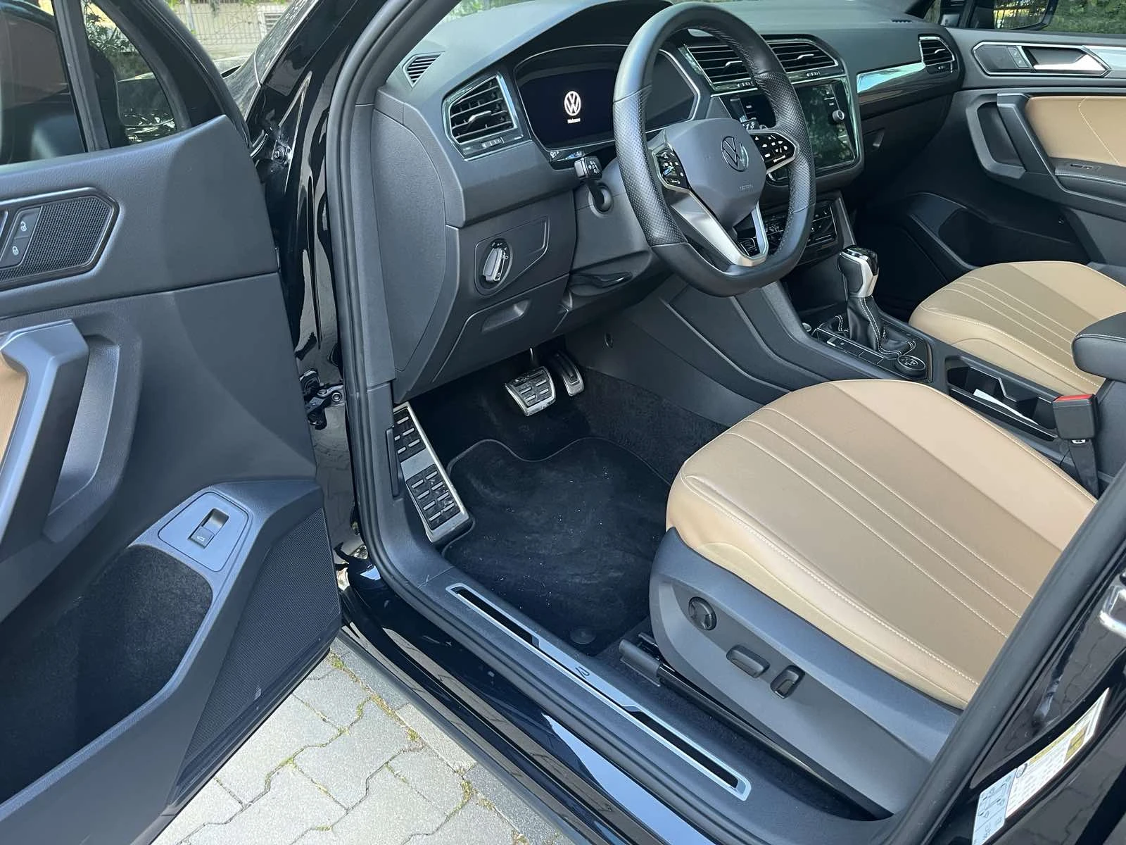 VW Tiguan R-LINE BLACK 4Motion Allspace Лизинг, снимка 8 - Автомобили и джипове - 53896816