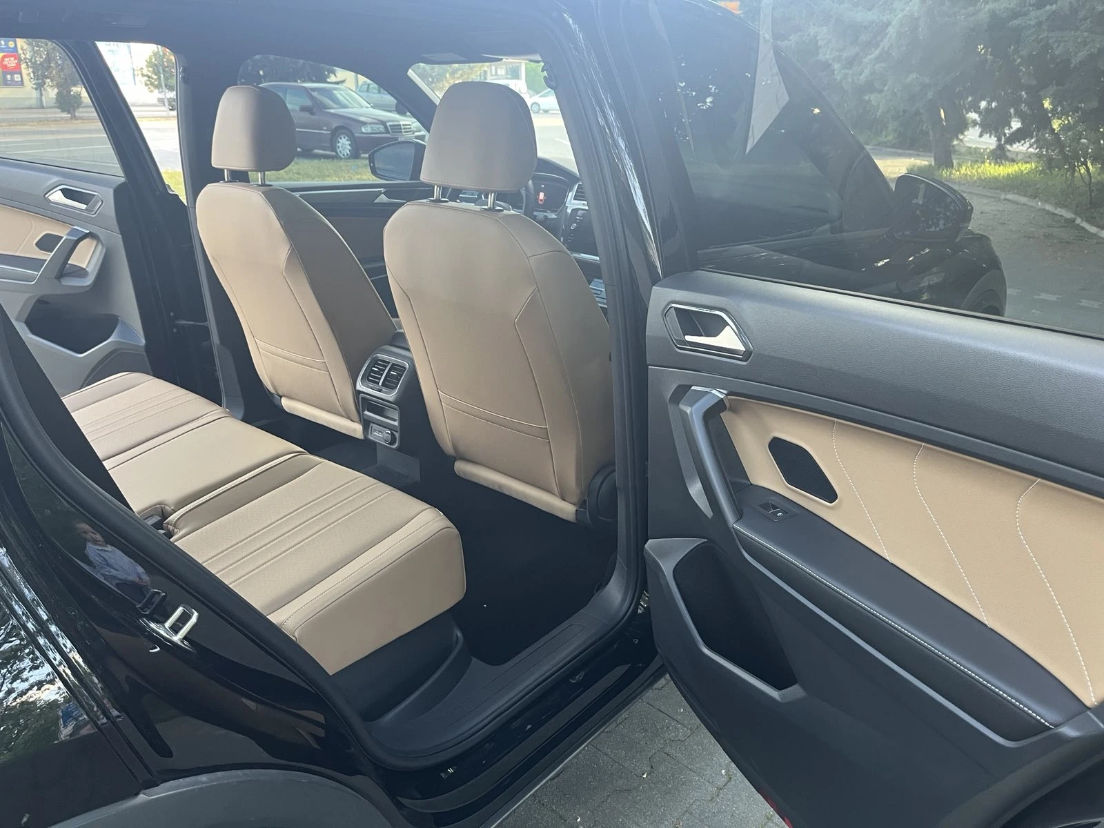 VW Tiguan R-LINE BLACK 4Motion Allspace Лизинг, снимка 10 - Автомобили и джипове - 53896816