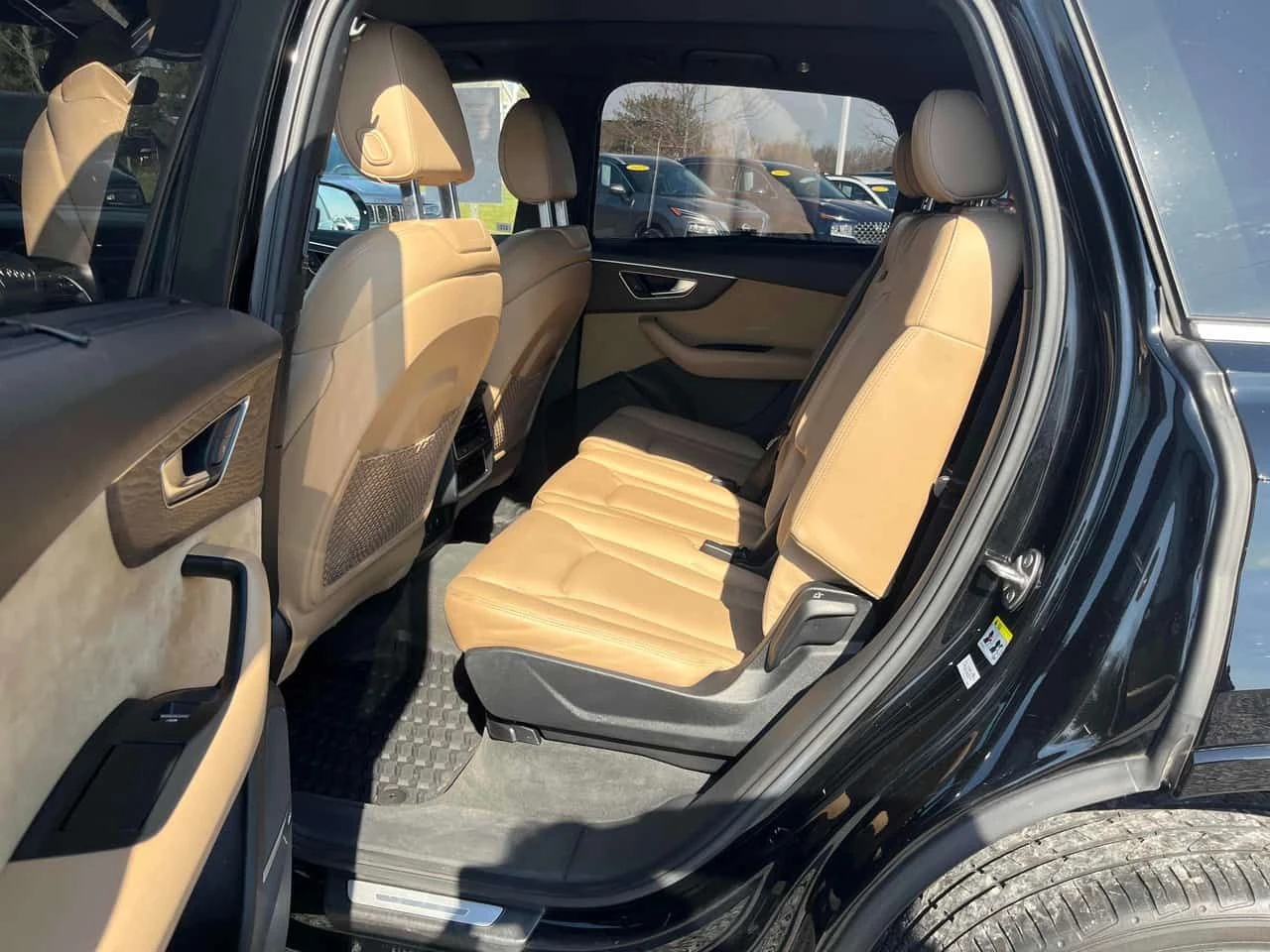 Audi Q7 * Technik * ДИСТРОНИК * 2 КЛЮЧА * ПАНО * 360 , снимка 10 - Автомобили и джипове - 54151582