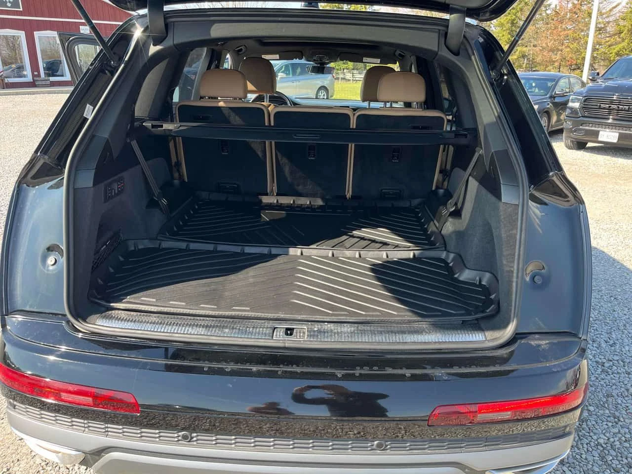 Audi Q7 * Technik * ДИСТРОНИК * 2 КЛЮЧА * ПАНО * 360 , снимка 11 - Автомобили и джипове - 54151582