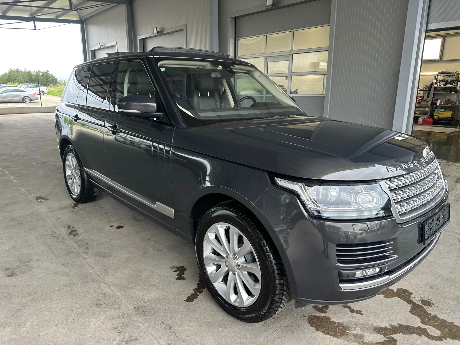 Land Rover Range rover 3.0TDV6* 250ps* 4x4* НАВИ* ПАНОРАМА* КАМЕРА, снимка 3 - Автомобили и джипове - 54341130