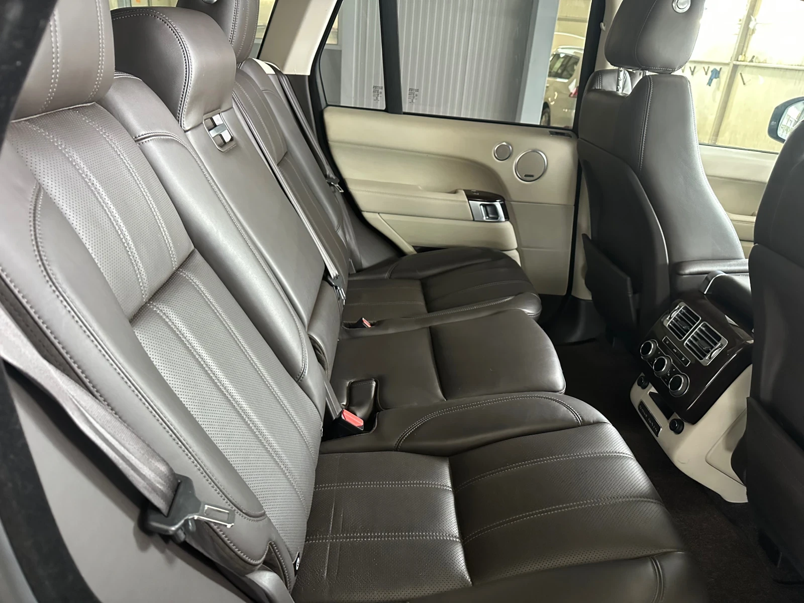 Land Rover Range rover 3.0TDV6* 250ps* 4x4* НАВИ* ПАНОРАМА* КАМЕРА, снимка 11 - Автомобили и джипове - 54341130