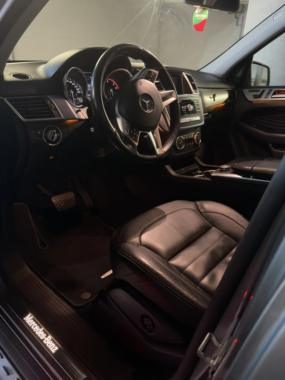 Mercedes-Benz ML 350 BlueTec AMG, снимка 8 - Автомобили и джипове - 55301255