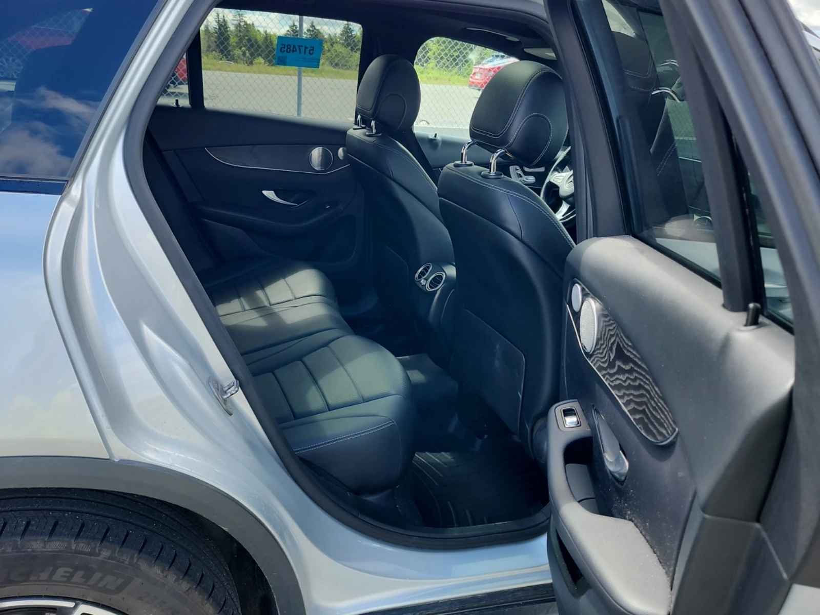 Mercedes-Benz GLC 300 * * BURMESTER * * CARFAX * * АВТО КРЕДИТ * * , снимка 9 - Автомобили и джипове - 55383388