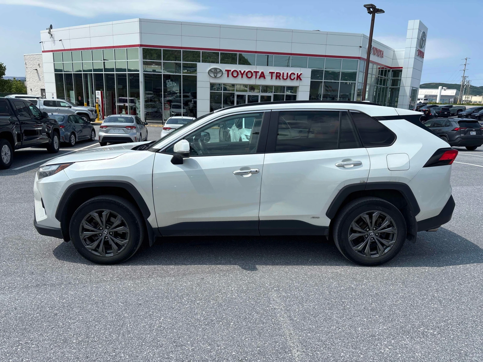 Toyota Rav4 Hybrid Limited | CARFAX | АВТОФИНАНСИРАНЕ, снимка 3 - Автомобили и джипове - 55892377