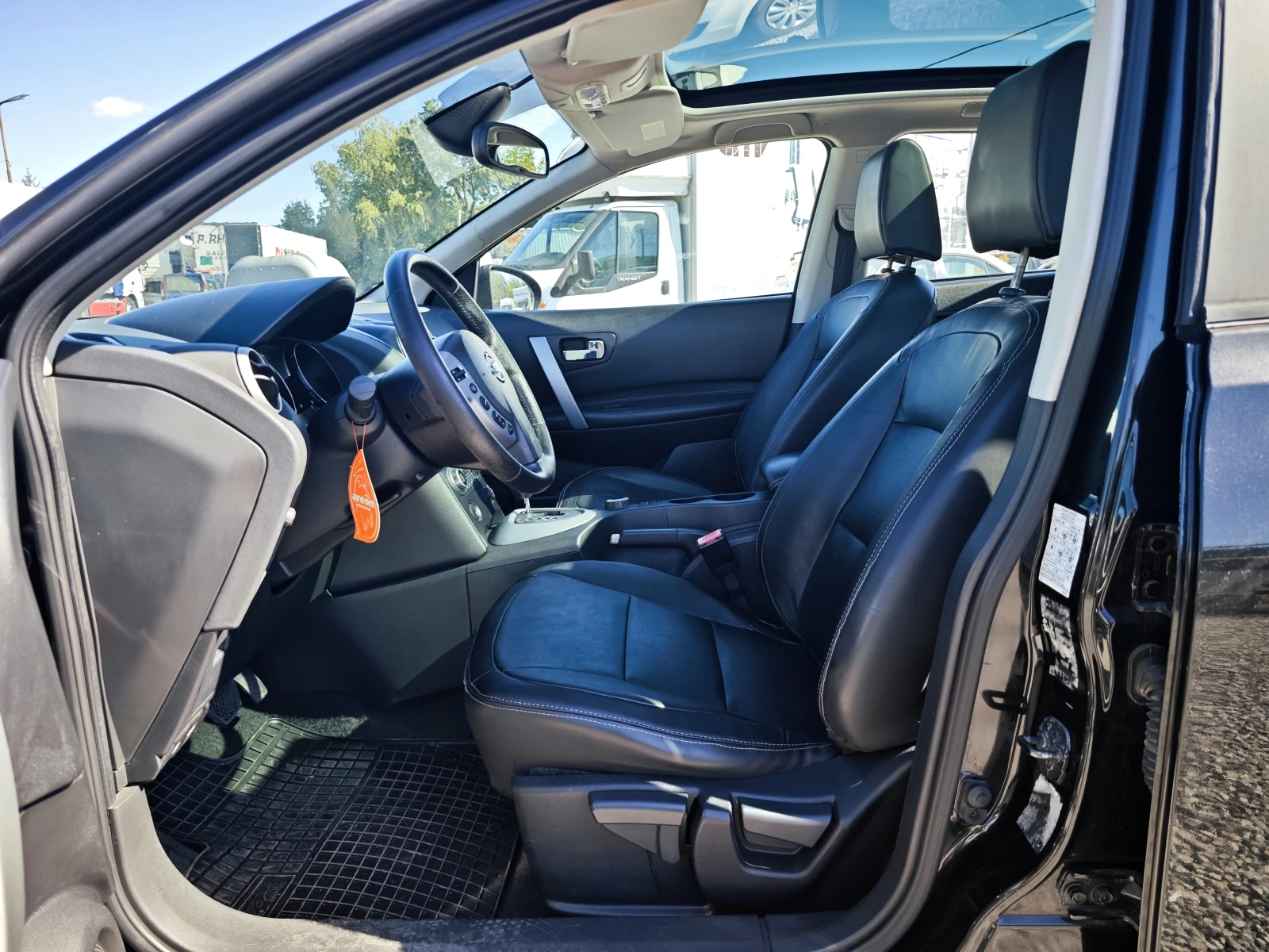 Nissan Qashqai 2.0 dCi 4x4 Automat, снимка 9 - Автомобили и джипове - 56331084