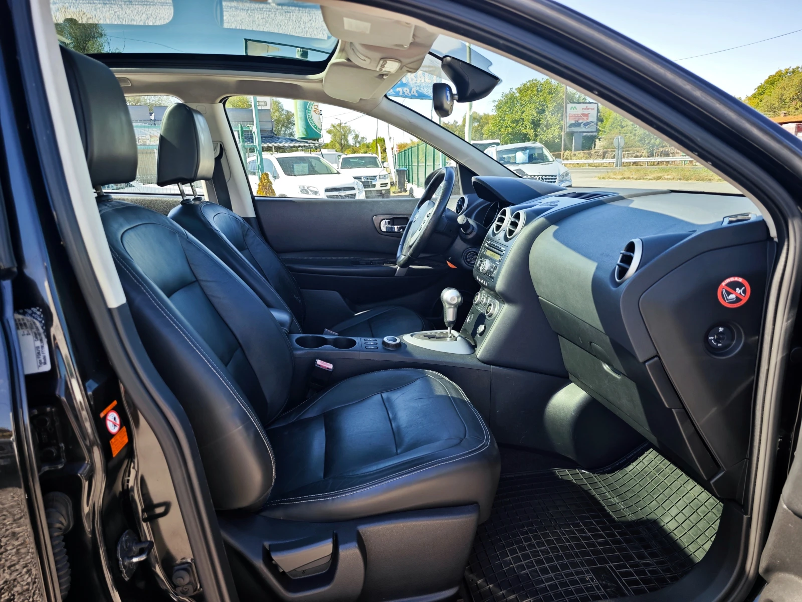 Nissan Qashqai 2.0 dCi 4x4 Automat, снимка 12 - Автомобили и джипове - 56331084