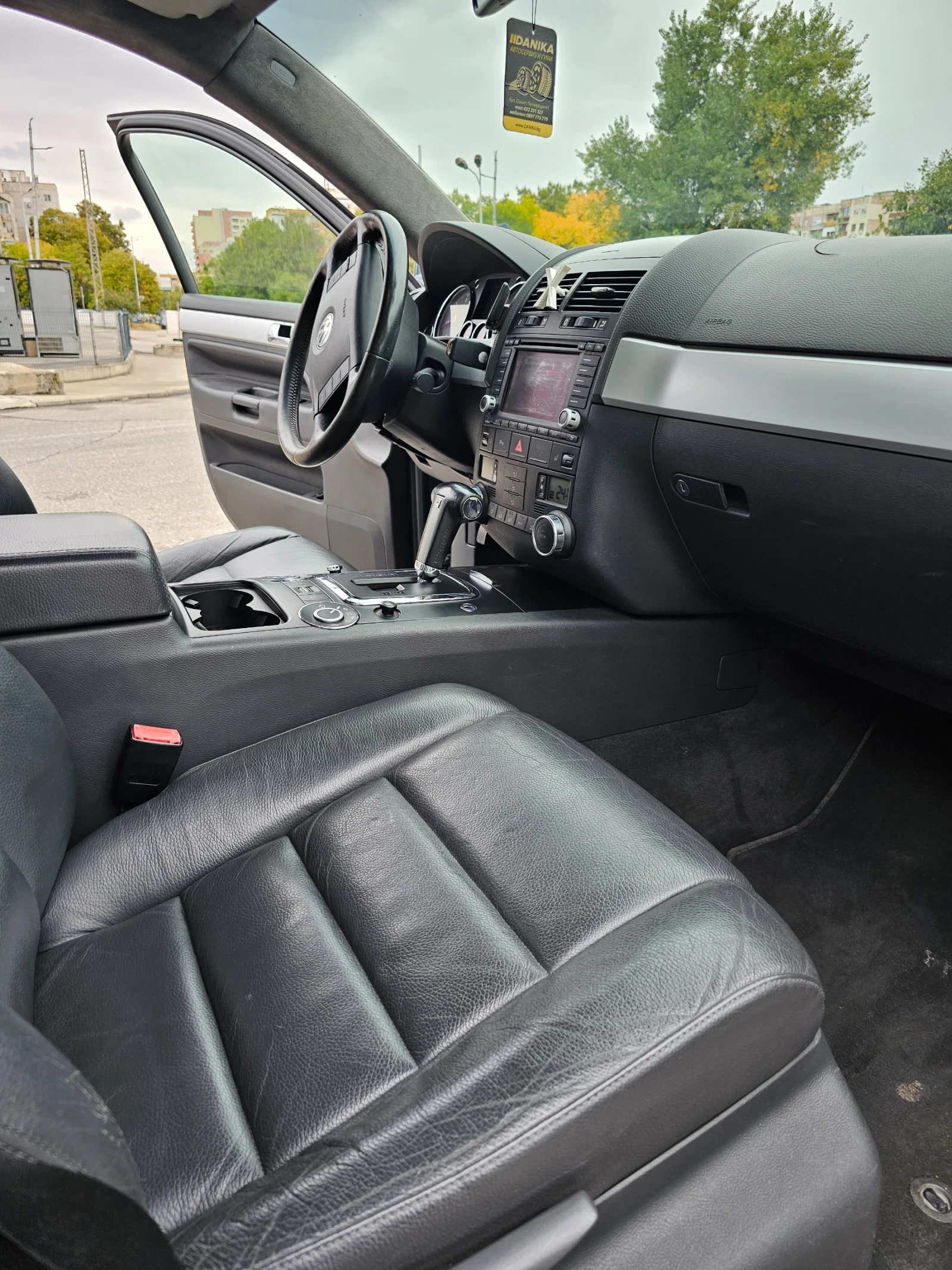 VW Touareg 3.0 TDI, снимка 7 - Автомобили и джипове - 56656044