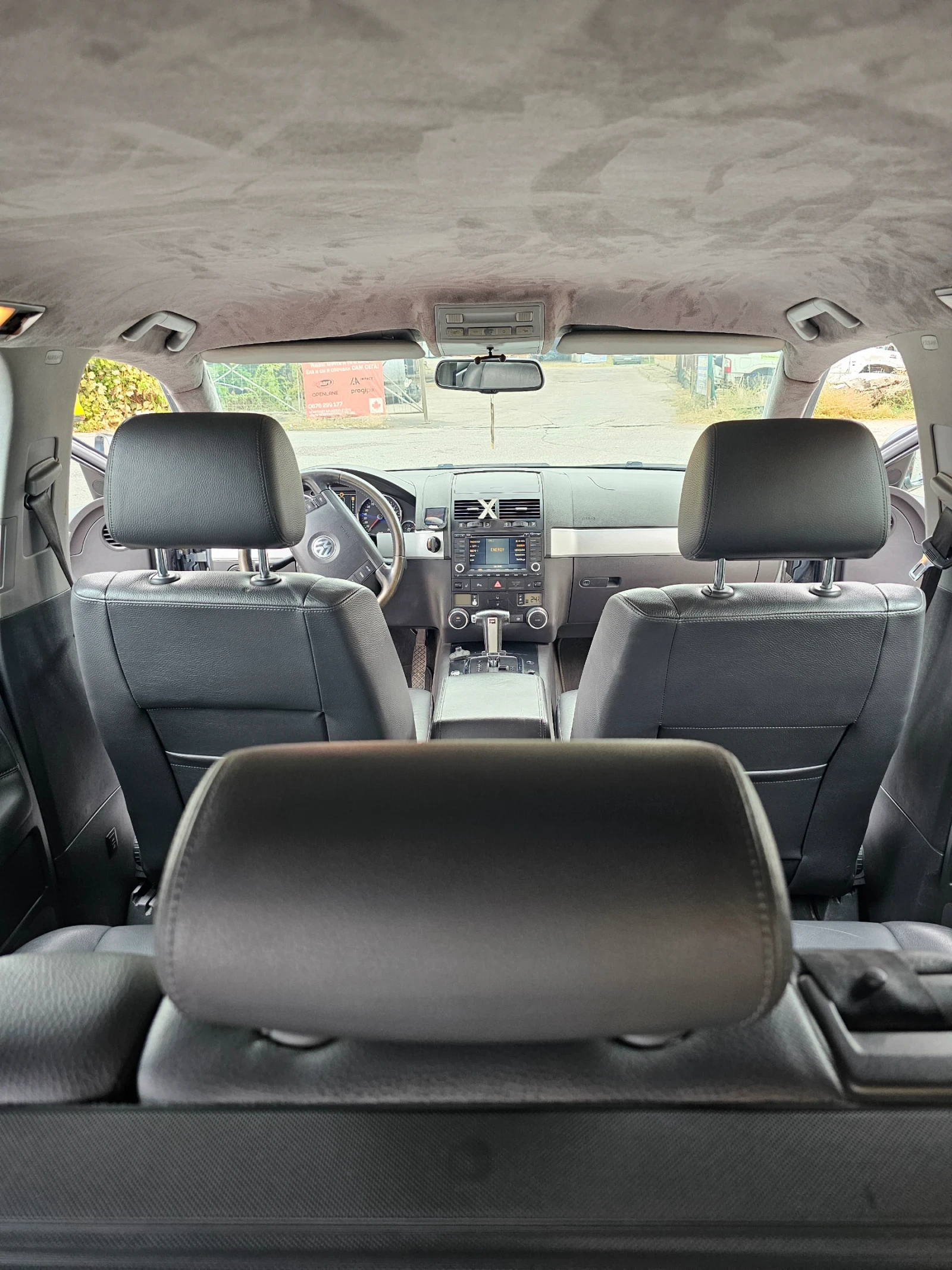 VW Touareg 3.0 TDI, снимка 10 - Автомобили и джипове - 56656044