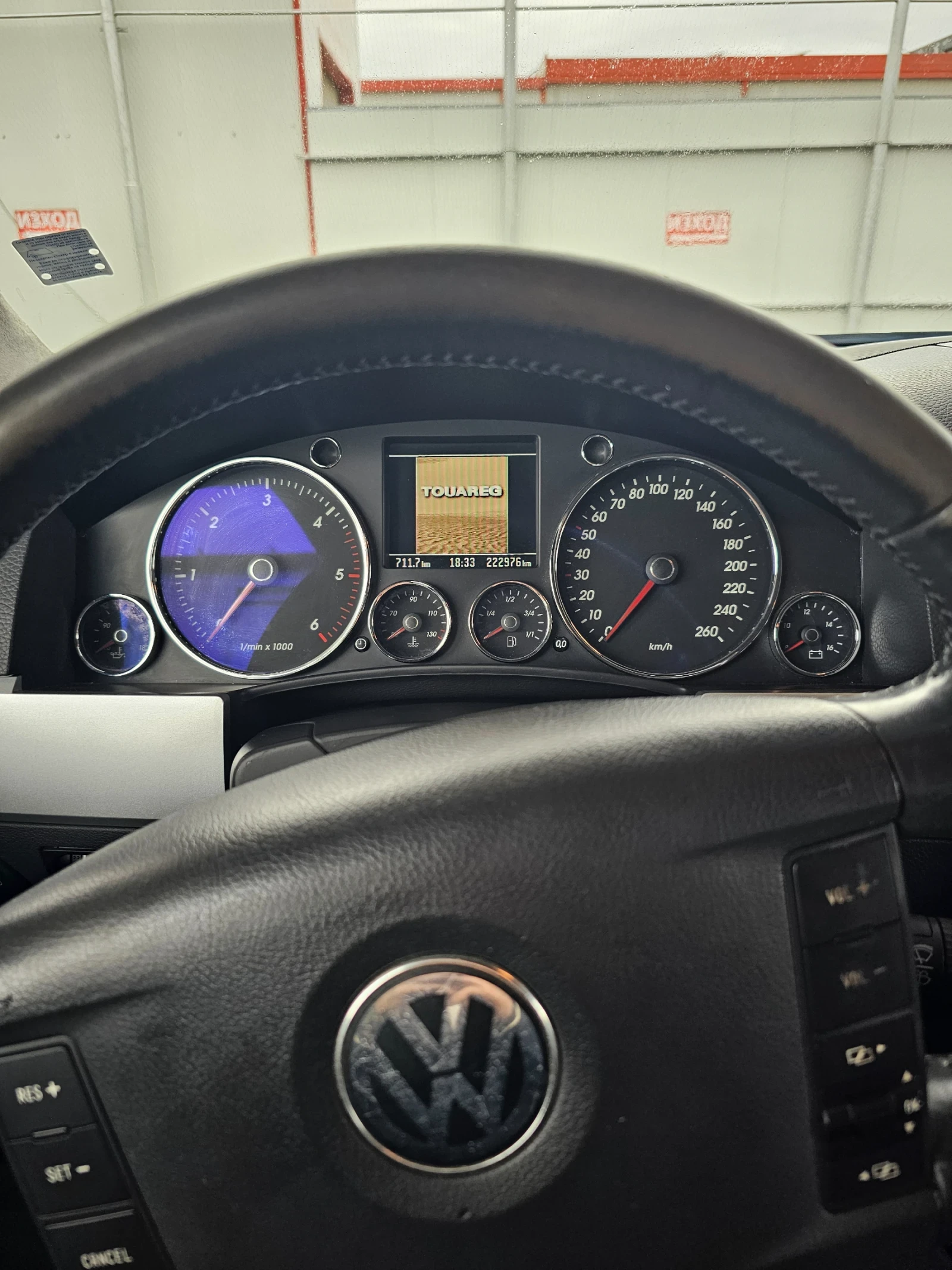VW Touareg 3.0 TDI, снимка 11 - Автомобили и джипове - 56656044