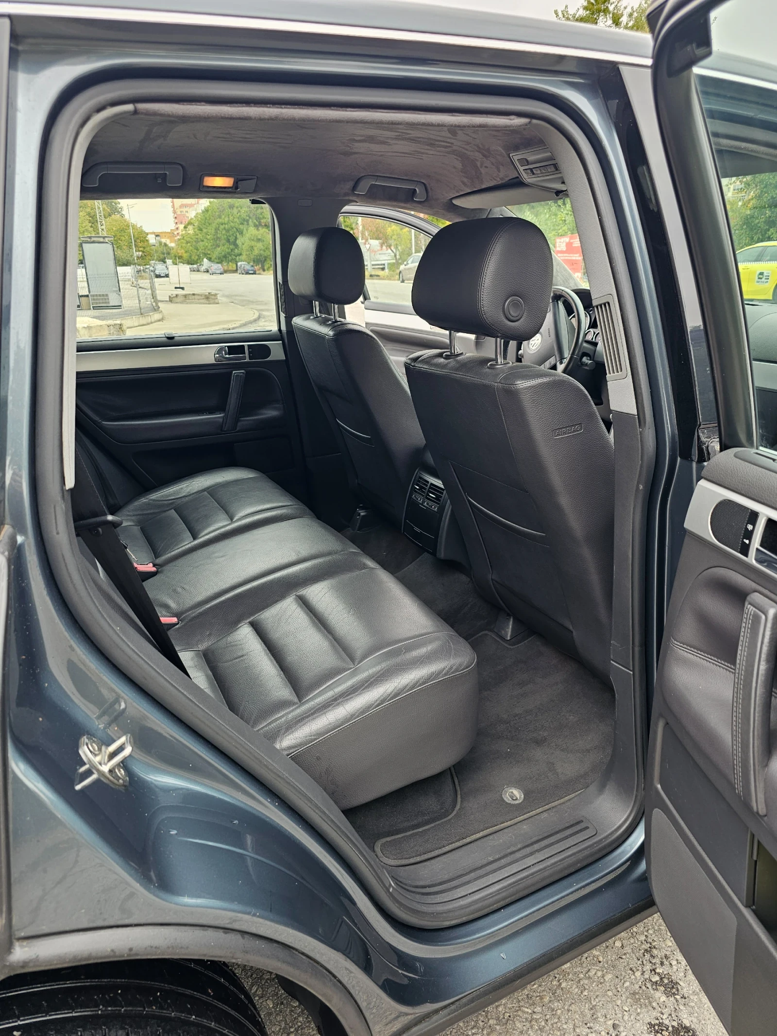 VW Touareg 3.0 TDI, снимка 9 - Автомобили и джипове - 56656044