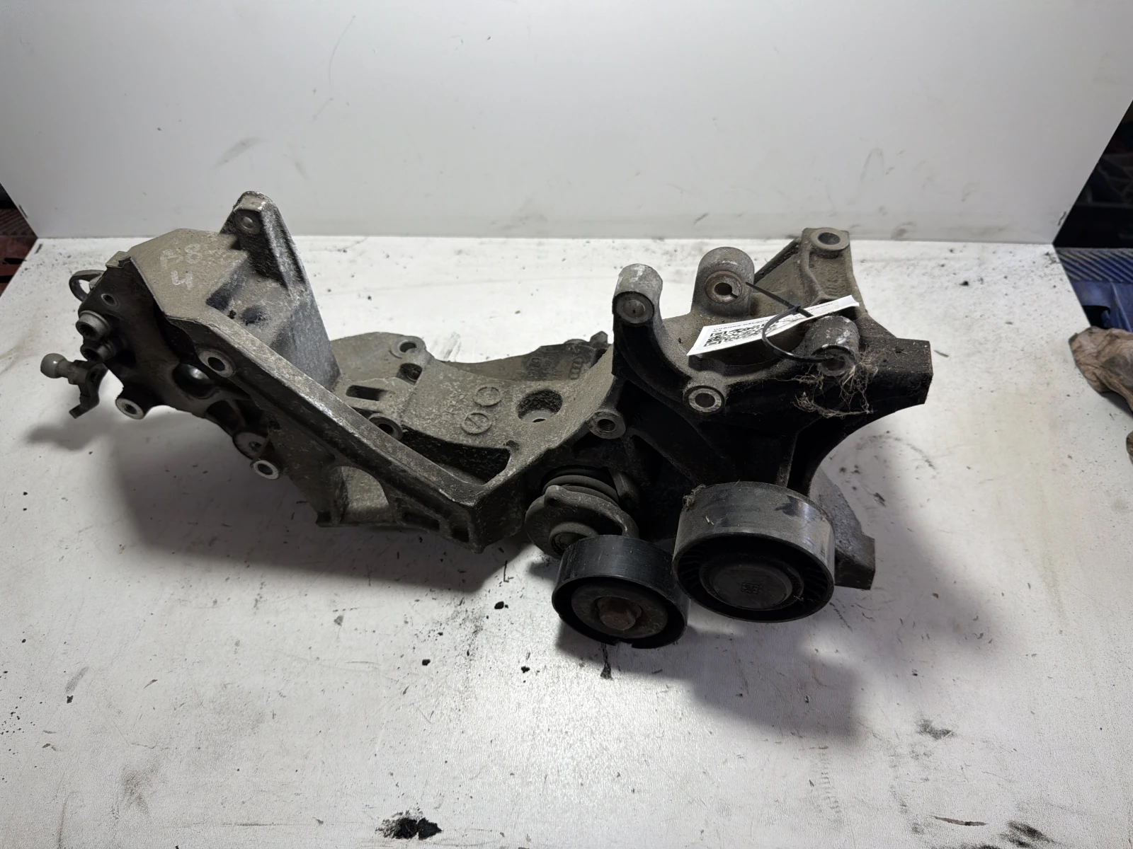 планка 03L903143H 2.0TDI Audi A4