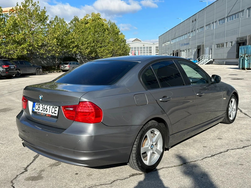 BMW 318 D Facelift Седан , снимка 4 - Автомобили и джипове - 47405914