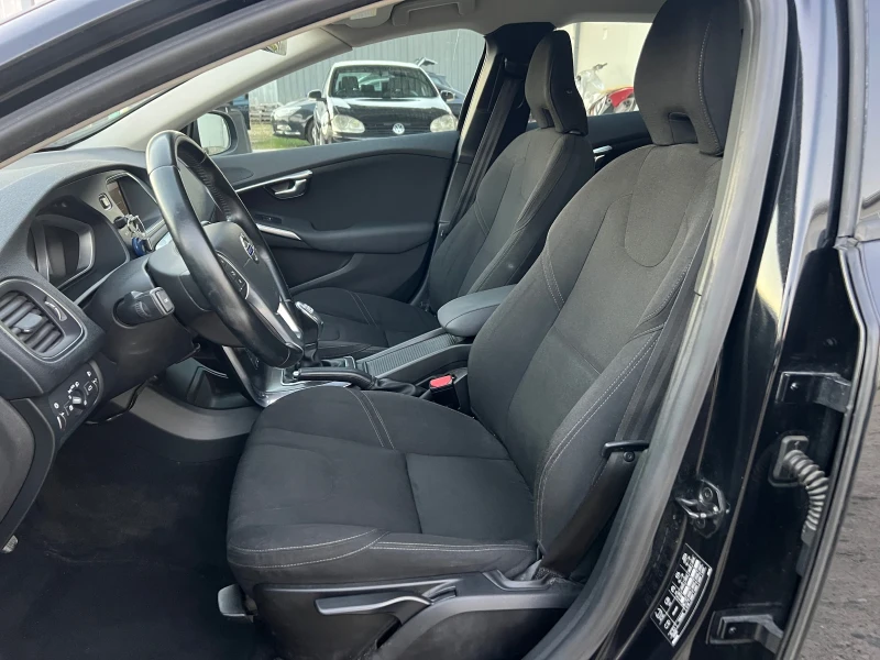 Volvo V40 D3-2.0d- 150к.с/ Старт-стоп/ Навигация/ Камера, снимка 11 - Автомобили и джипове - 51333201